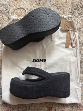 SKIMS Black Platform Flip-Flop Sandals